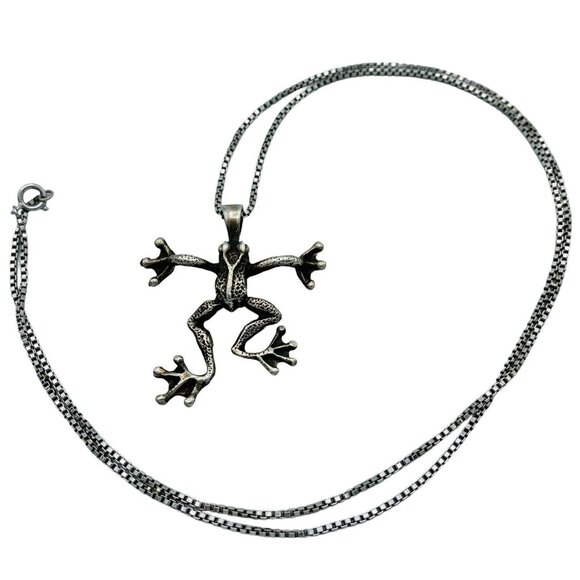 Sterling Silver 925 Crawling Frog Toad Pendant Necklace Amphibian Figural - Picture 2 of 9